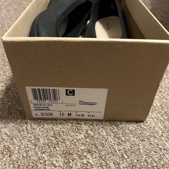 Clarks Womens Gracelin Lola Ballet Flats Black Leather Medallion Size 10M - Picture 4 of 4